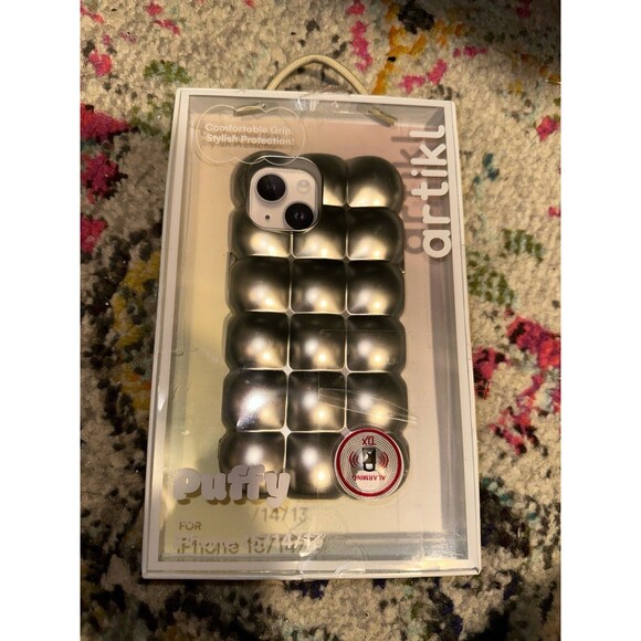 iPhone case - Picture 1 of 3